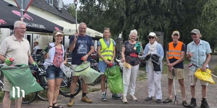 Foto: Deelnemers rapen duizenden peuken tijdens Plastic Peukmeuk Heeze