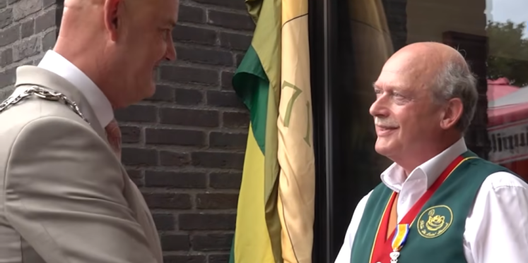 Foto: Koninklijke onderscheiding voor Roeland van Hooff