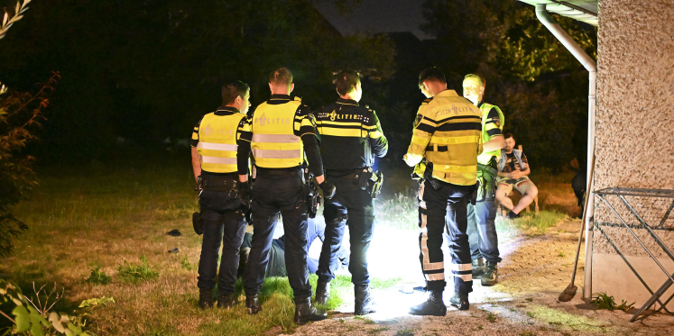 Foto: Man aangehouden na steekincident in tuin Leende