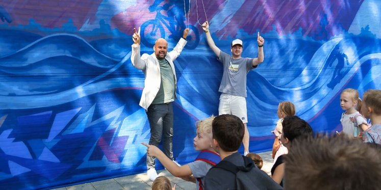 Foto: Leerlingen Dorenhagen maken buurt mooier met eigen graffiti-kunstwerk op Den Dries in Valkenswaard