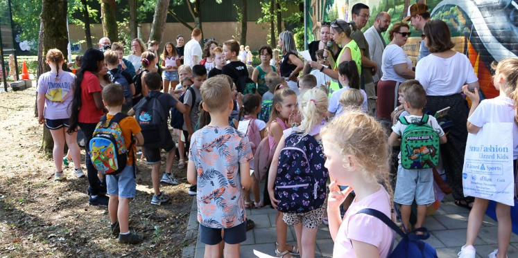 Foto: Leerlingen Dorenhagen maken buurt mooier met eigen graffiti-kunstwerk op Den Dries in Valkenswaard