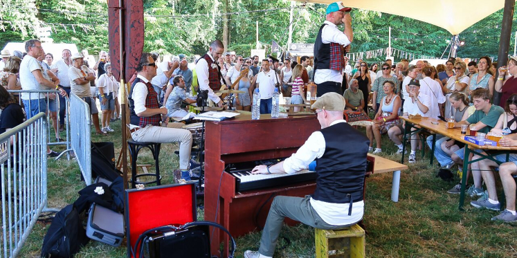 Foto: Eerste editie SOA trekt jong en oud naar festivalweide in Sterksel