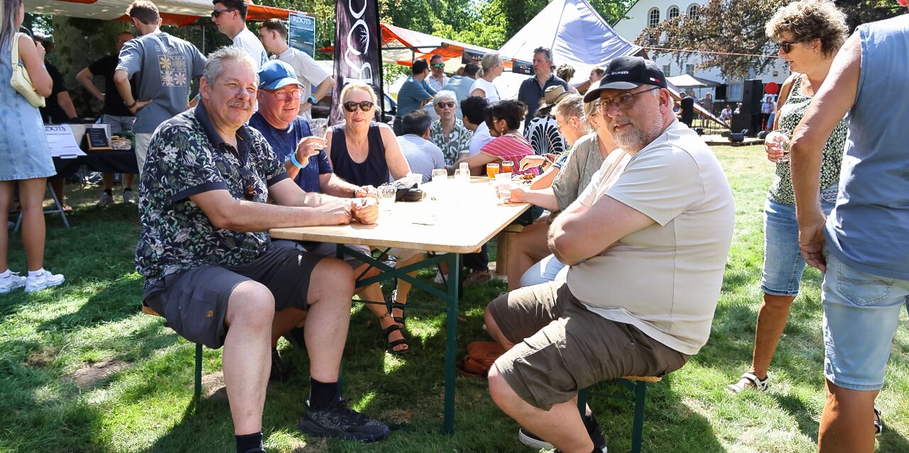 Foto: Warm, druk en gezellig: Bourgondisch Cranendonck trekt veel bezoekers