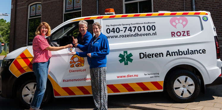 Foto: Stichting ROZE neemt eerste elektrische dierenambulance in gebruik