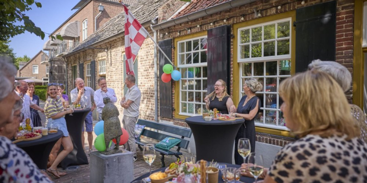 Foto: Vernieuwde informatiepunt Visit Eersel feestelijk geopend