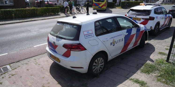 Foto: Fietsster naar ziekenhuis na botsing met auto in Budel