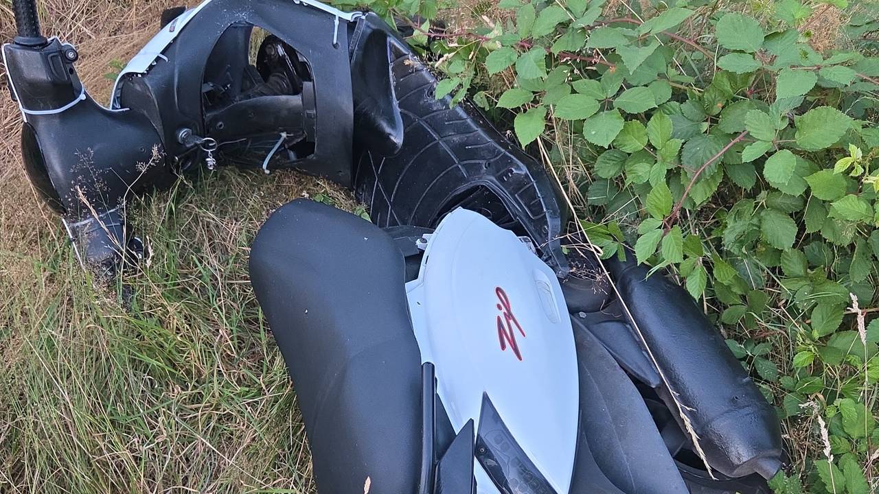 Foto: Met 100 km per uur op de vlucht: scooterrijder is zijn rijbewijs kwijt