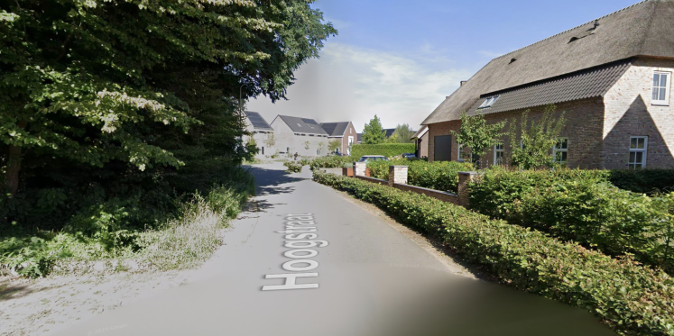 Foto: College Eersel neemt nieuw besluit over verkeersmaatregelen Hoogstraat: geen afsluitpaal maar landbouwsluis