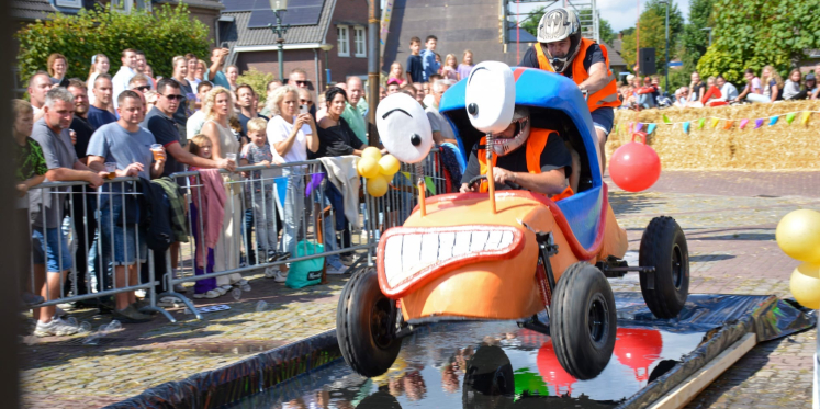 Foto: Tweede editie Zeepkistenrace Casteren
