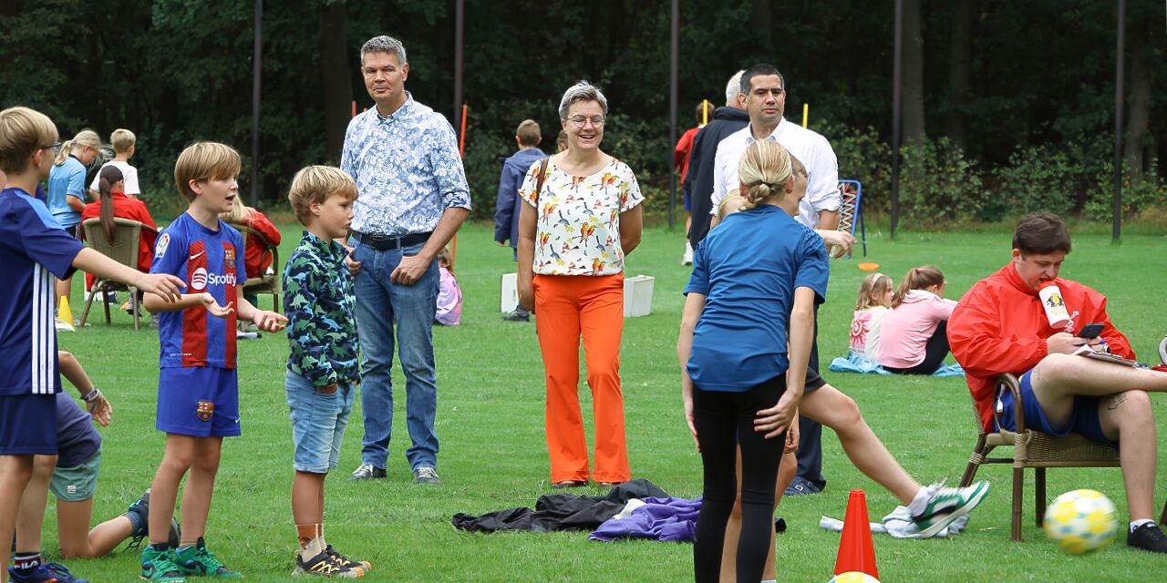 Foto: Klimmen, glijden en een taart voor Heidi: Mega Sport Festijn kleurt Heeze