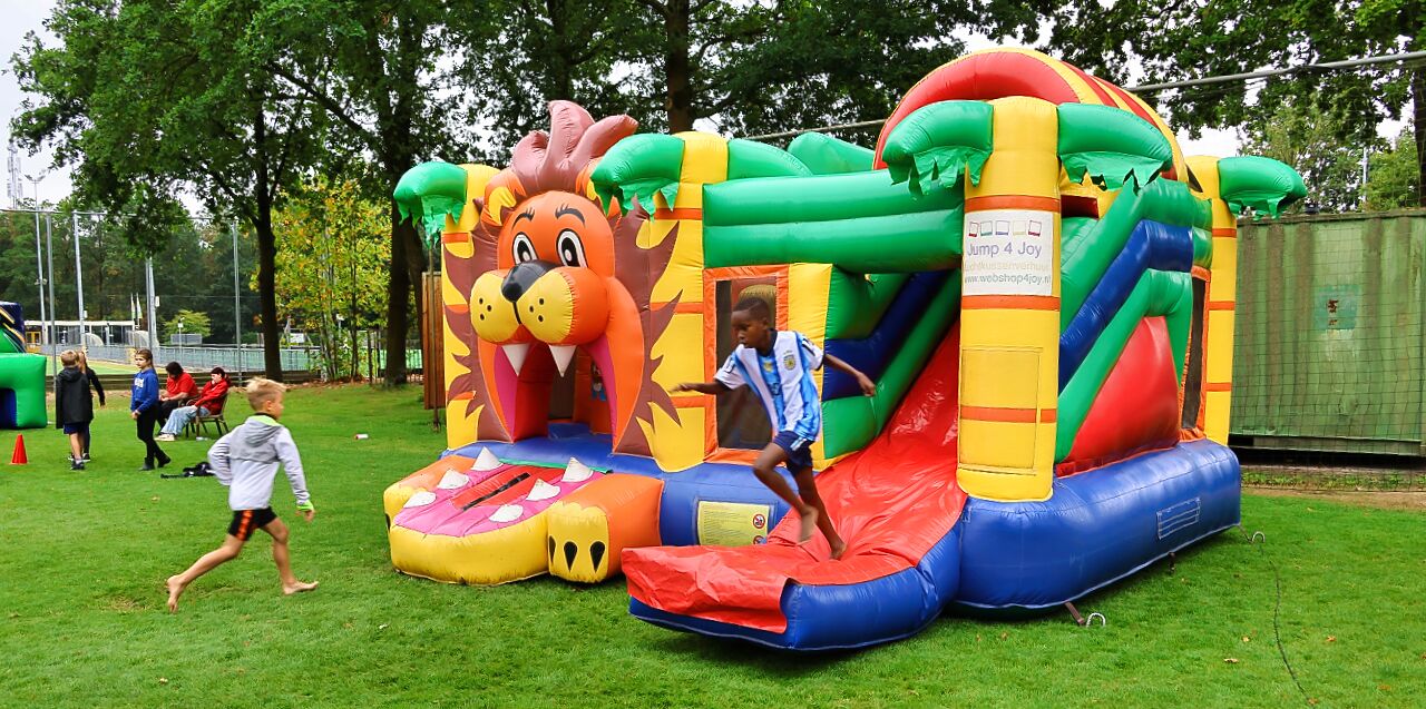 Foto: Klimmen, glijden en een taart voor Heidi: Mega Sport Festijn kleurt Heeze