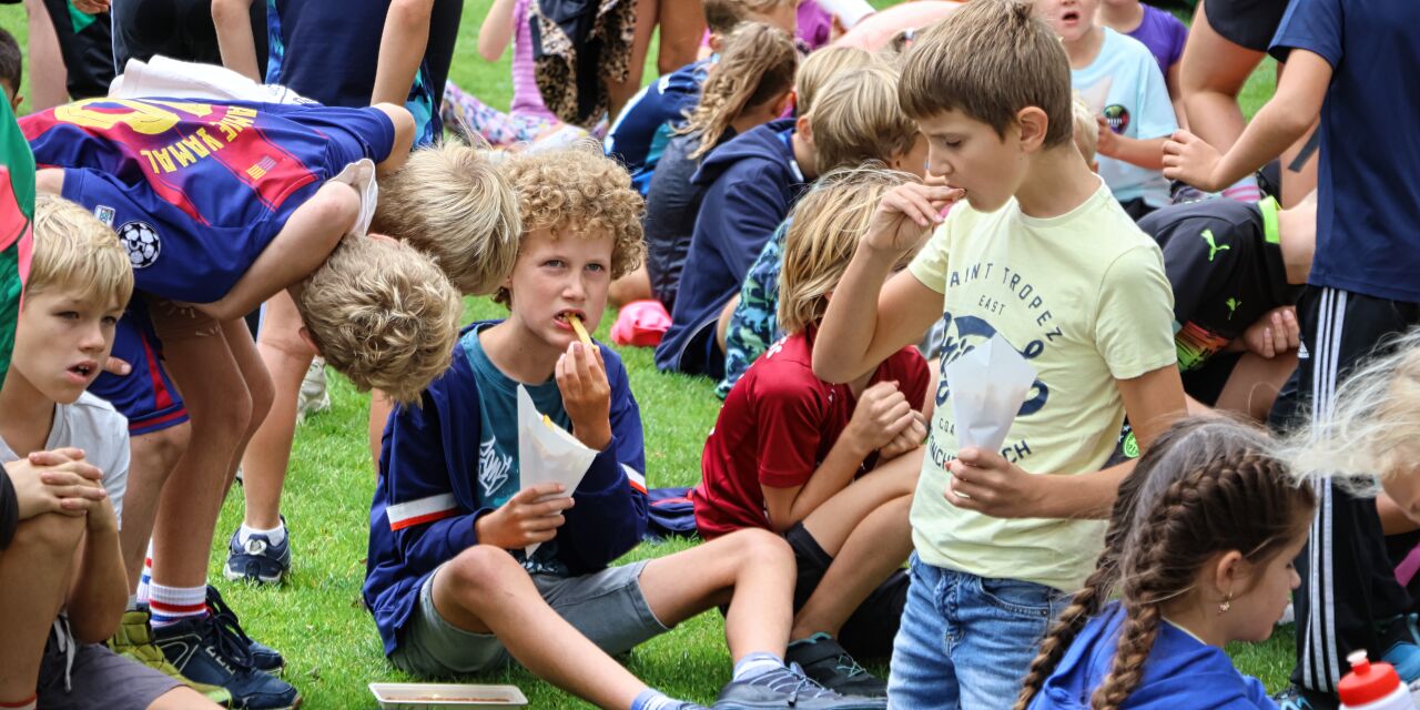 Foto: Klimmen, glijden en een taart voor Heidi: Mega Sport Festijn kleurt Heeze