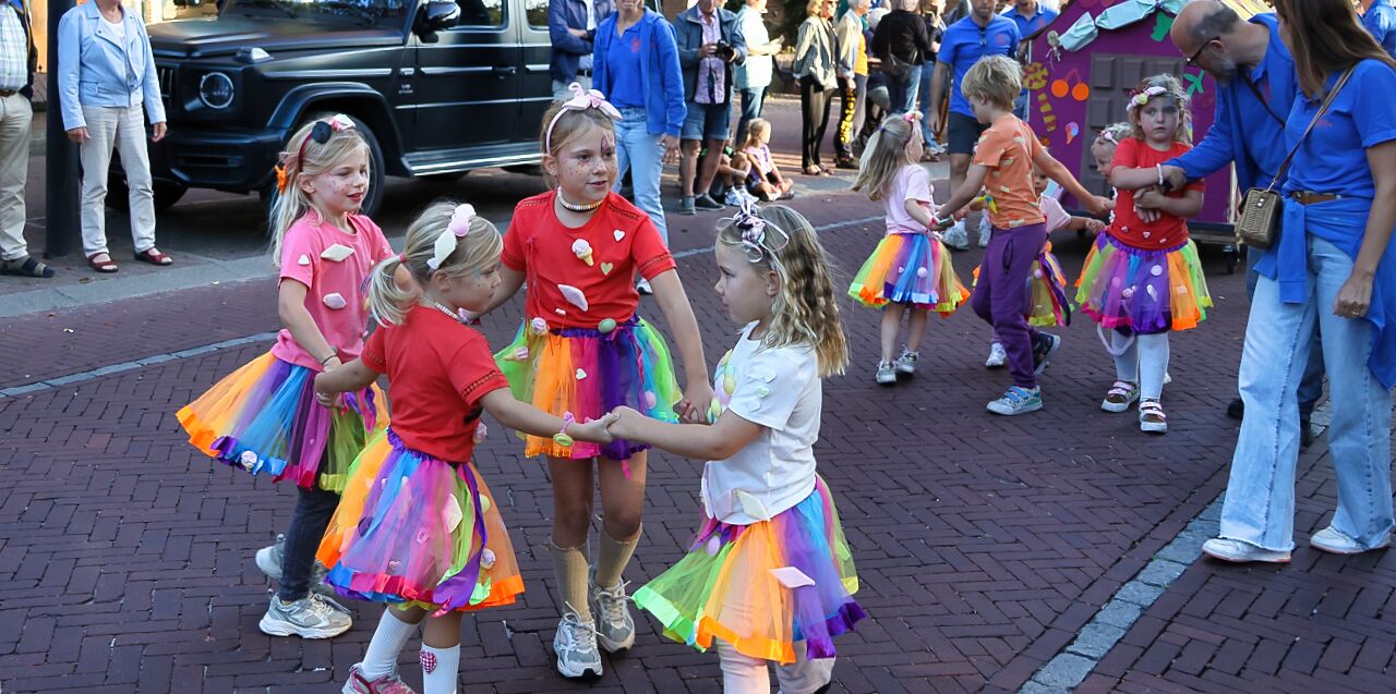 Foto: Kinderparade Heeze schittert met voor het eerst álle groepen
