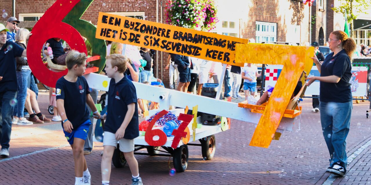 Foto: Kinderparade Heeze schittert met voor het eerst álle groepen