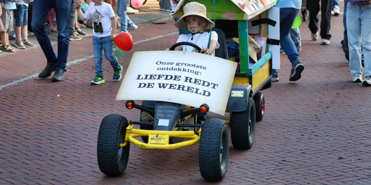Foto: Kinderparade Heeze schittert met voor het eerst álle groepen