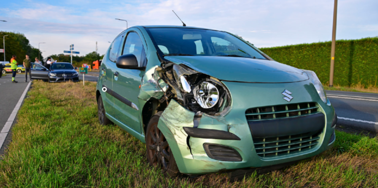 Foto: Twee auto’s botsen op N69 ter hoogte van Borkel en Schaft