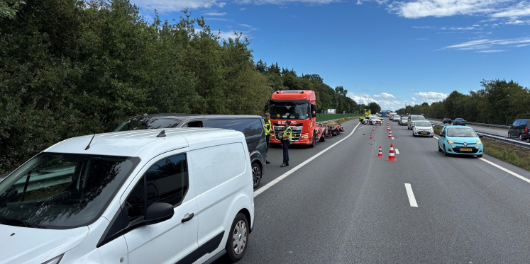 Foto: Rechterrijstrook op A2 bij Valkenswaard dicht door ongeval
