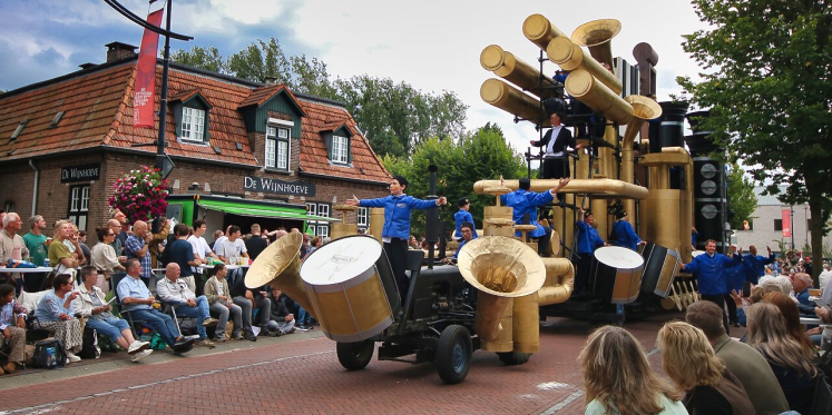 Foto: De Lambrekvrienden wint 67ste Brabantsedag, wagenbouwers halen alles uit de kast