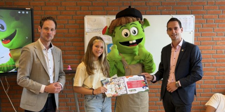 Foto: Liesjes tekening siert het nieuwe Sjorsboekje