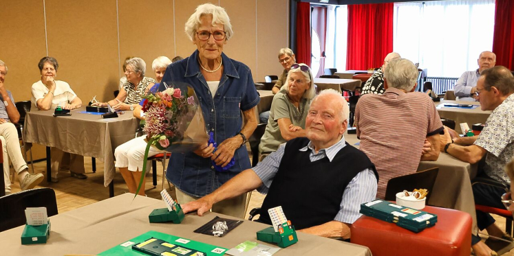 Foto: Frans en Jacky nemen na 30 jaar afscheid van Bridge Club Cranendonck