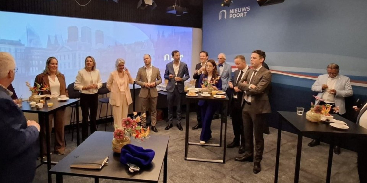 Foto: Bestuurders Cranendonck in Den Haag om te praten over terugkeer Defensie
