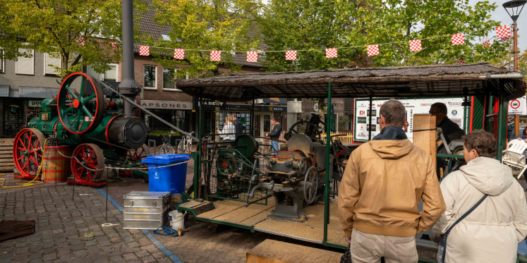 Foto: Oude tijden herleven bij 44ste Boerenmert in Hapert, evenement krijgt na 40 jaar nieuw parcours