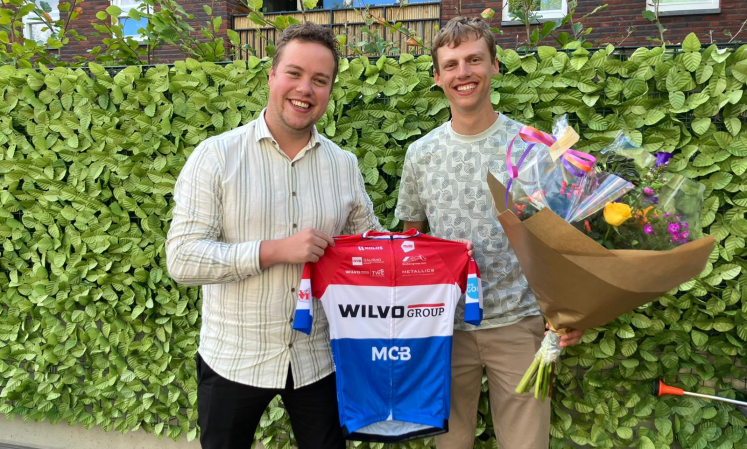 Foto: Gemeente Bergeijk zet Nederlands kampioen wielrennen Rens Vermeulen in het zonnetje