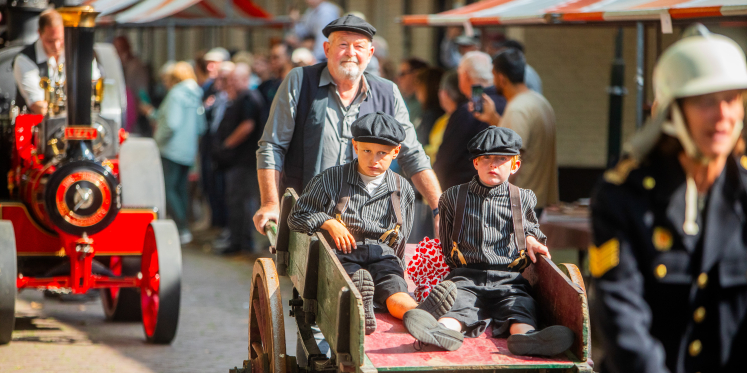 Foto: Oude tijden herleven bij 44ste Boerenmert in Hapert, evenement krijgt na 40 jaar nieuw parcours