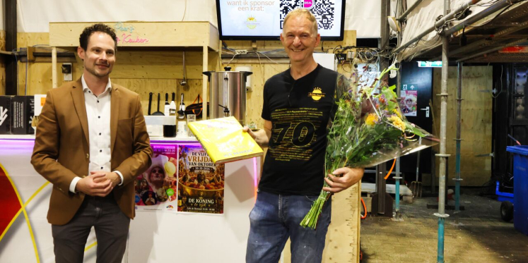 Foto: Henk van Keersop uit Valkenswaard ontvang cultuurpenning