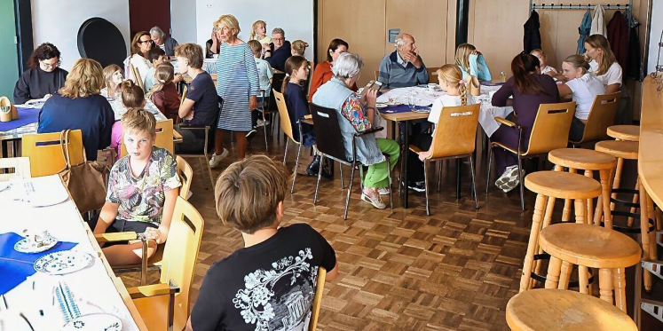 Foto: Kinderen verzorgen High Tea in Dorpshuis Valentijn in Sterksel