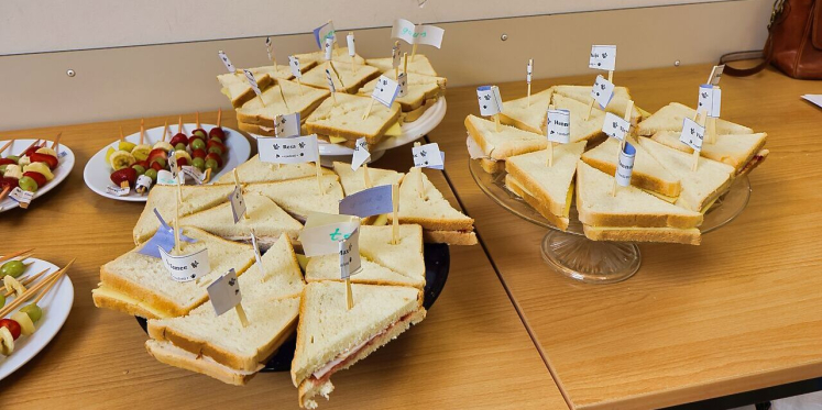 Foto: Kinderen verzorgen High Tea in Dorpshuis Valentijn in Sterksel