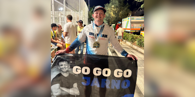 Foto: Jarno van der Heijden voltooit Ironman in Italië voor goede doel
