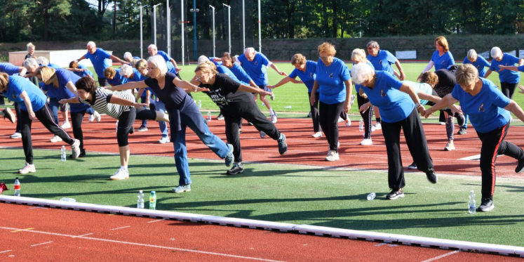 Foto: 55-plussers uit Valkenswaard in beweging voor nieuw wereldrecord