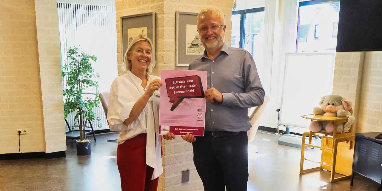 Foto: Cranendonckse wethouder trapt Week tegen Eenzaamheid af bij De Huiskamer in Budel-Schoot