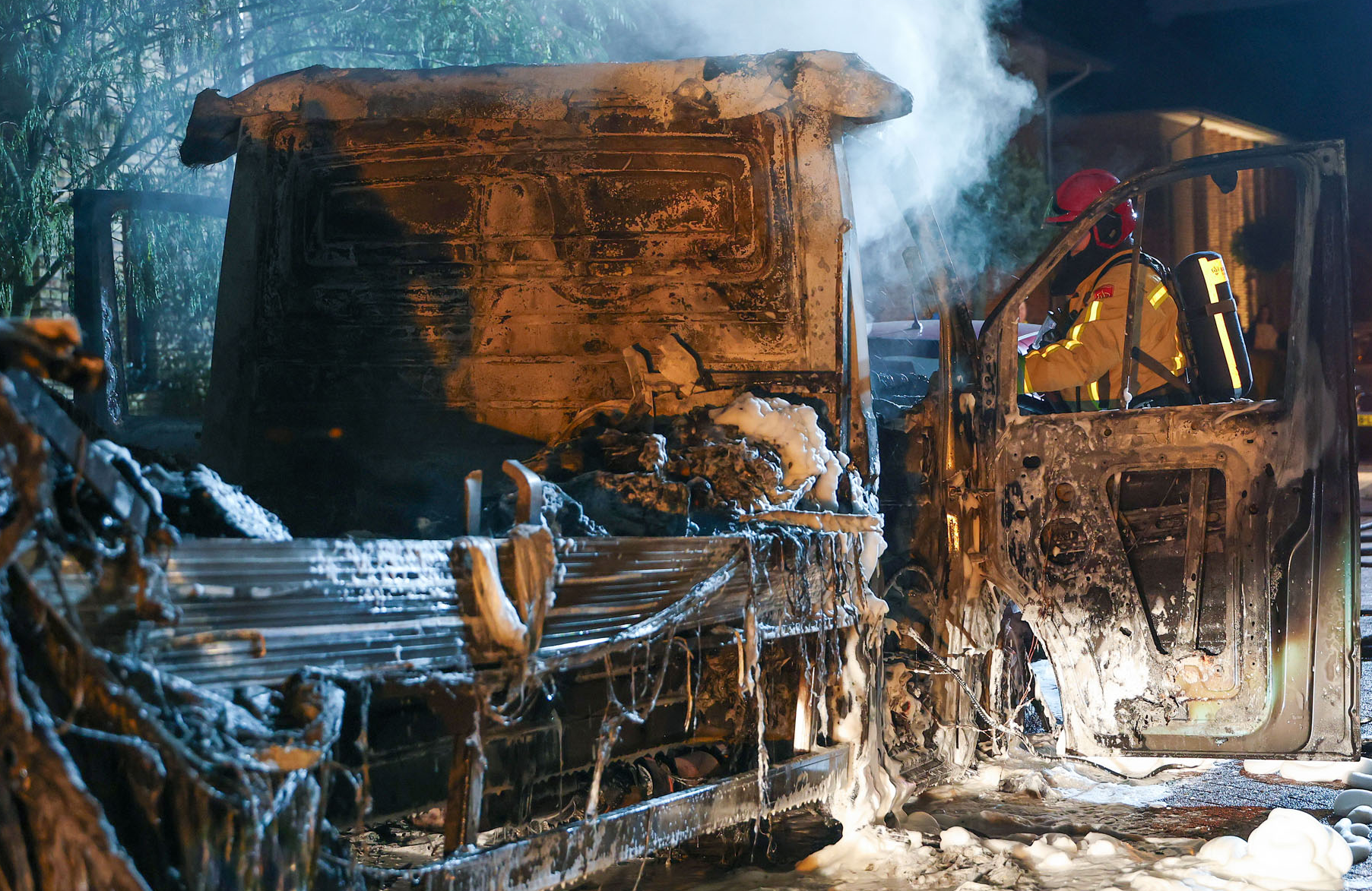 Foto: Bezorgwagen uitgebrand in Veldhoven