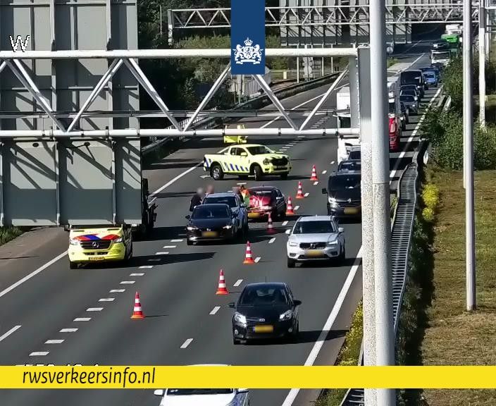 Foto: Ongeval met drie voertuigen op A58 bij knooppunt Batadorp