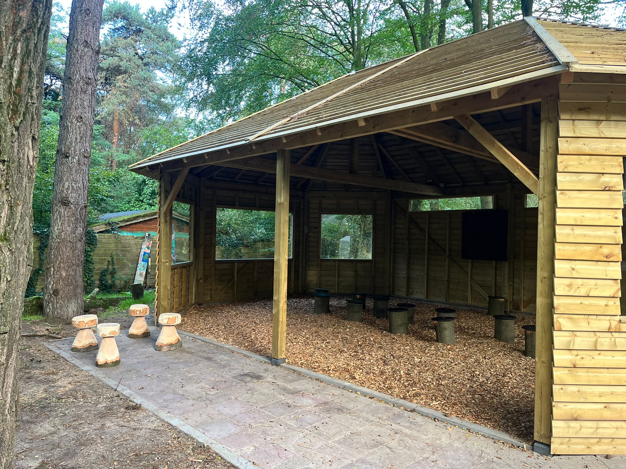 Foto: Nieuw buitenlokaal basisschool Fonkeltuin feestelijk geopend