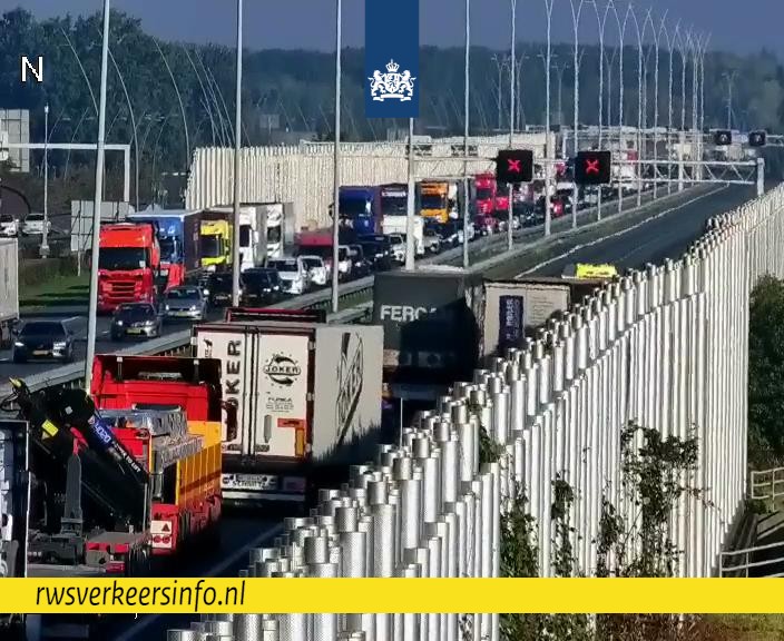 Foto: A2 richting Eindhoven afgesloten na twee ongevallen