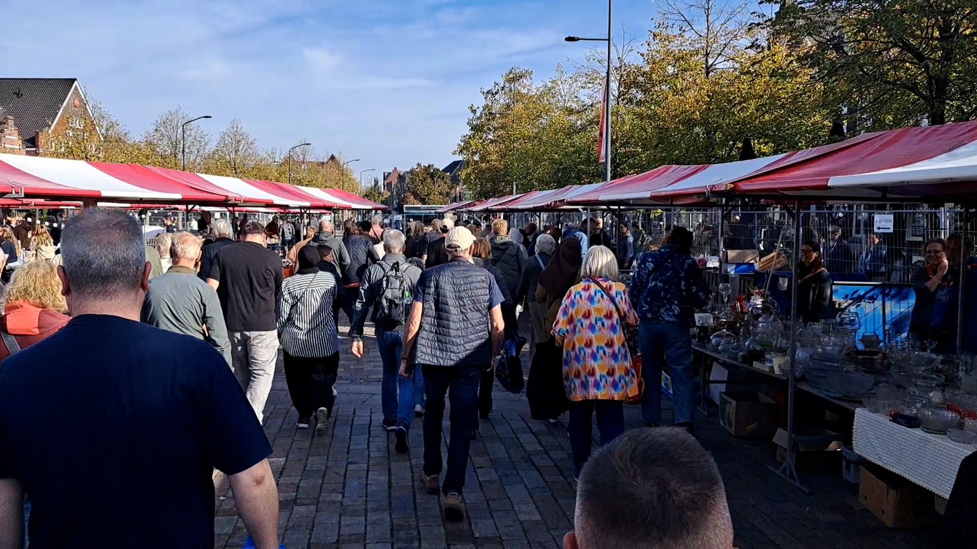 Foto: Jaarlijkse vlooienmarkt van Valkenswaardse scoutinggroepen weer druk bezocht