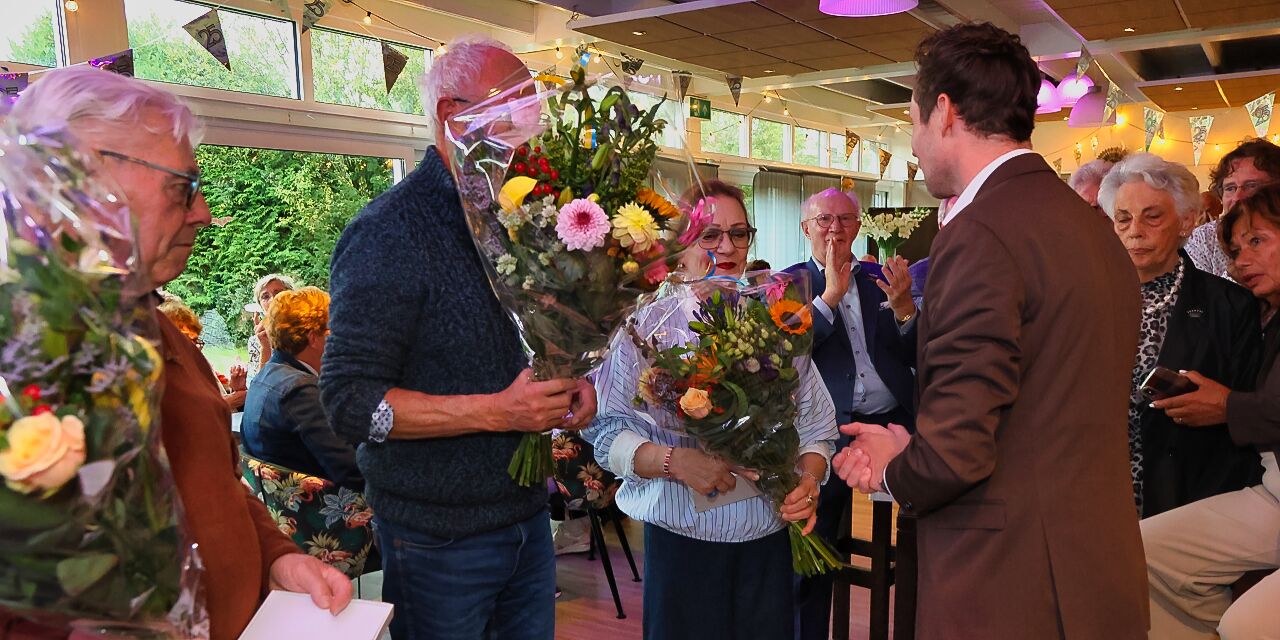 Foto: Vrijwilligerspenning voor drie vrijwilligers Nederlands Steendrukmuseum