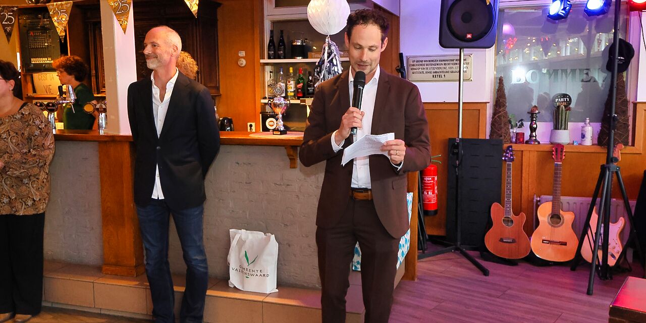 Foto: Vrijwilligerspenning voor drie vrijwilligers Nederlands Steendrukmuseum