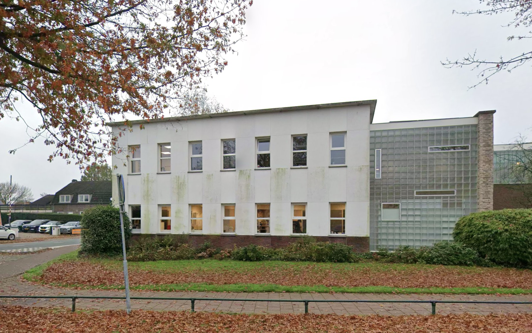 Foto: Longartsen SJG in Weert houden wekelijks spreekuur in Budel