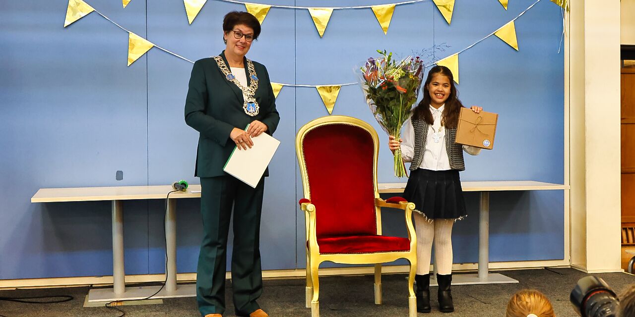 Foto: Lola van Wijk nieuwe kinderburgemeester van Valkenswaard