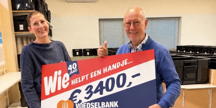 Foto: Jubileumactie modewinkel levert 3400 euro op voor Voedselbank Veldhoven
