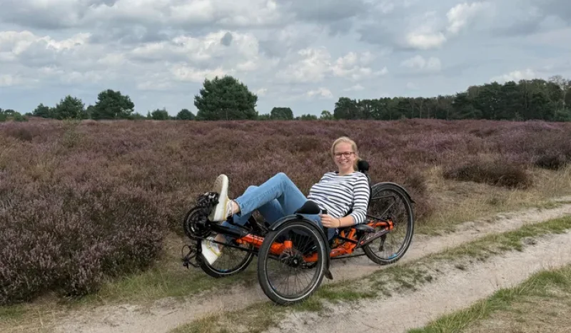 Foto: Carlijn (27) wil 300 kilometer fietsen voor vervolgbehandeling in Amerika