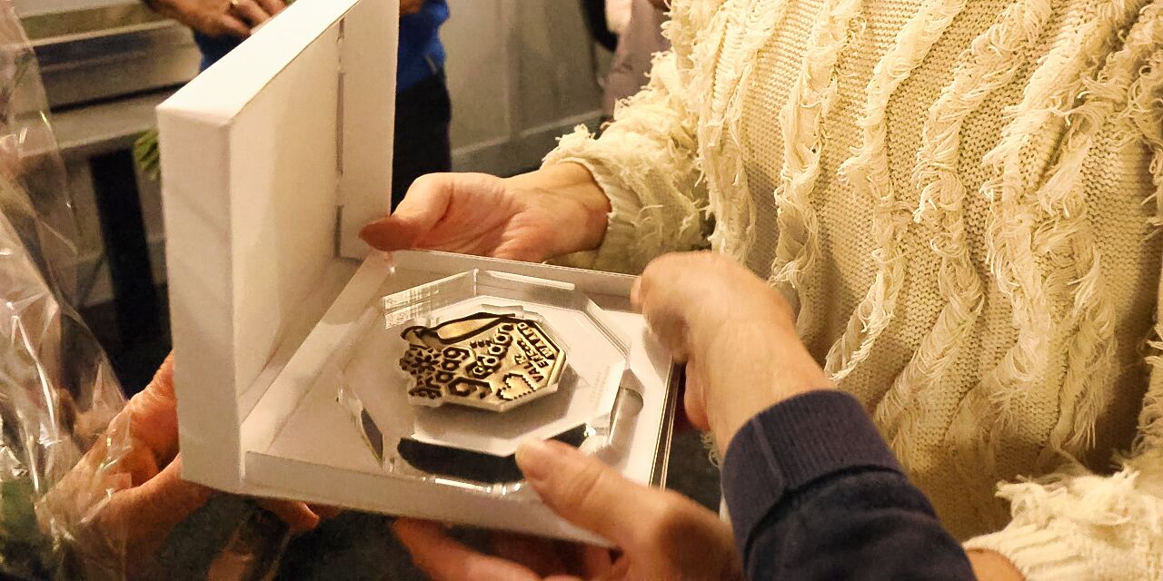 Foto: Vrijwilligerspenning voor drie vrijwilligers van Senioren Valkenswaard