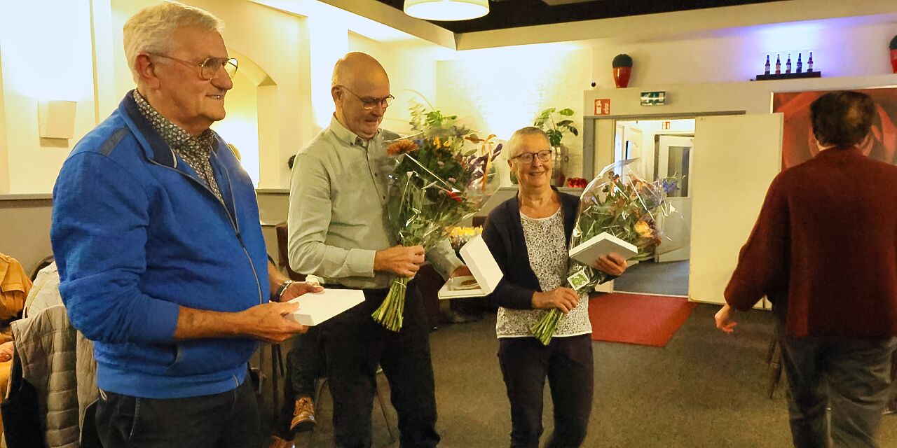 Foto: Vrijwilligerspenning voor drie vrijwilligers van Senioren Valkenswaard