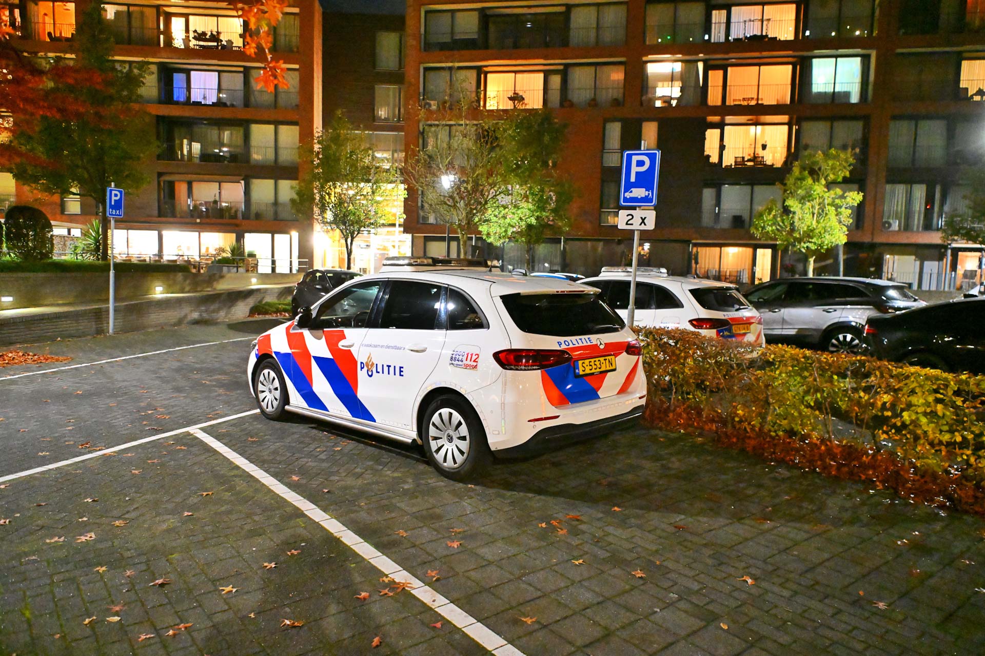 Foto: Vrouw uit Veldhoven beroofd van sieraden, politie zoekt dader