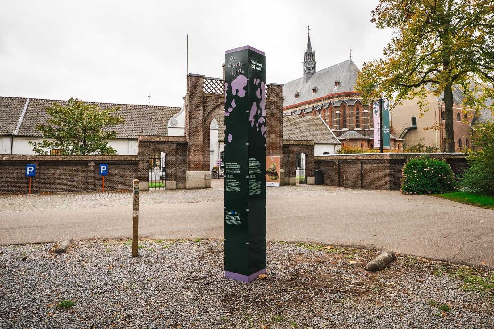 Foto: Eerste marker verwelkomt bezoekers van De Groote Heide