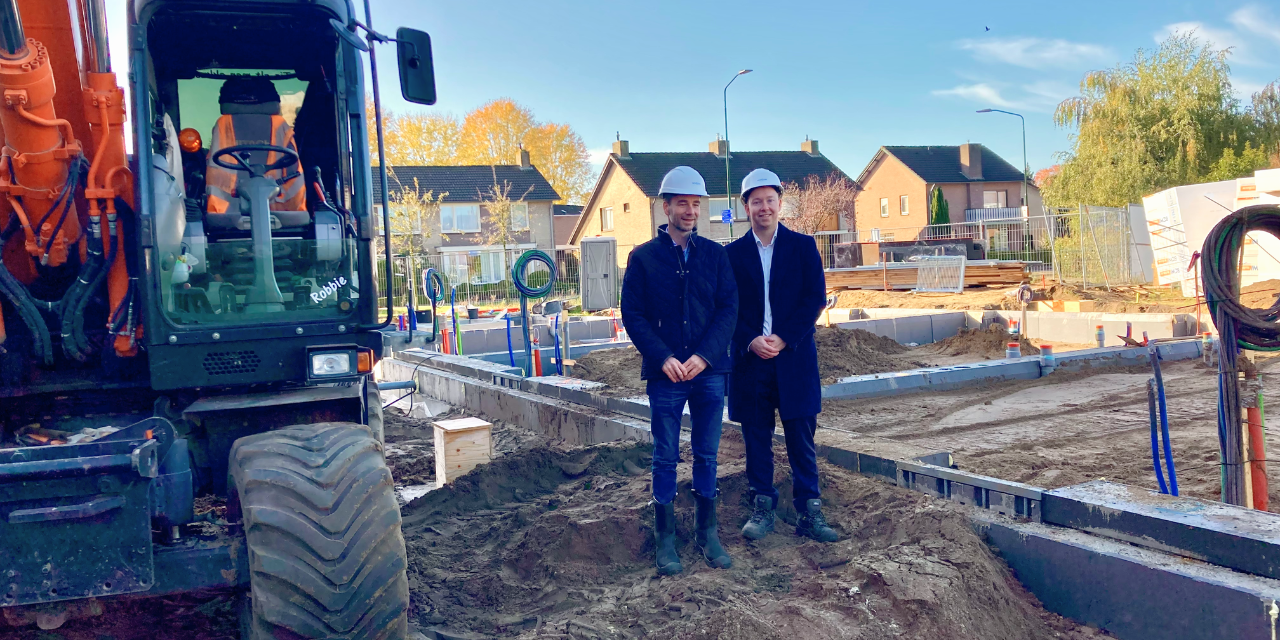 Foto: Bouw nieuwe appartementen op voormalige bibliotheeklocatie in Budel officieel begonnen